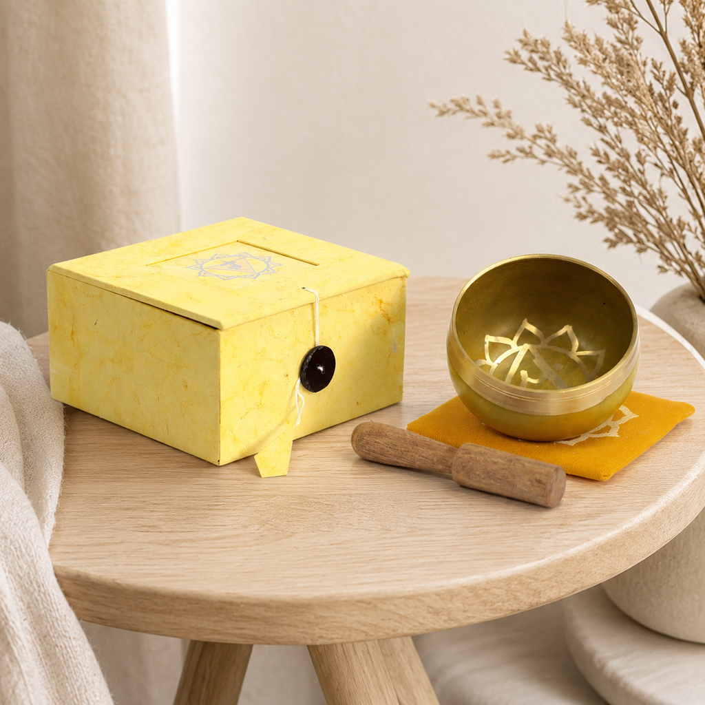 Solar Plexus Chakra Singing Bowl for Meditation - Authentic Indian Brass Sound Therapy Bowl (8x8x5 cm)
