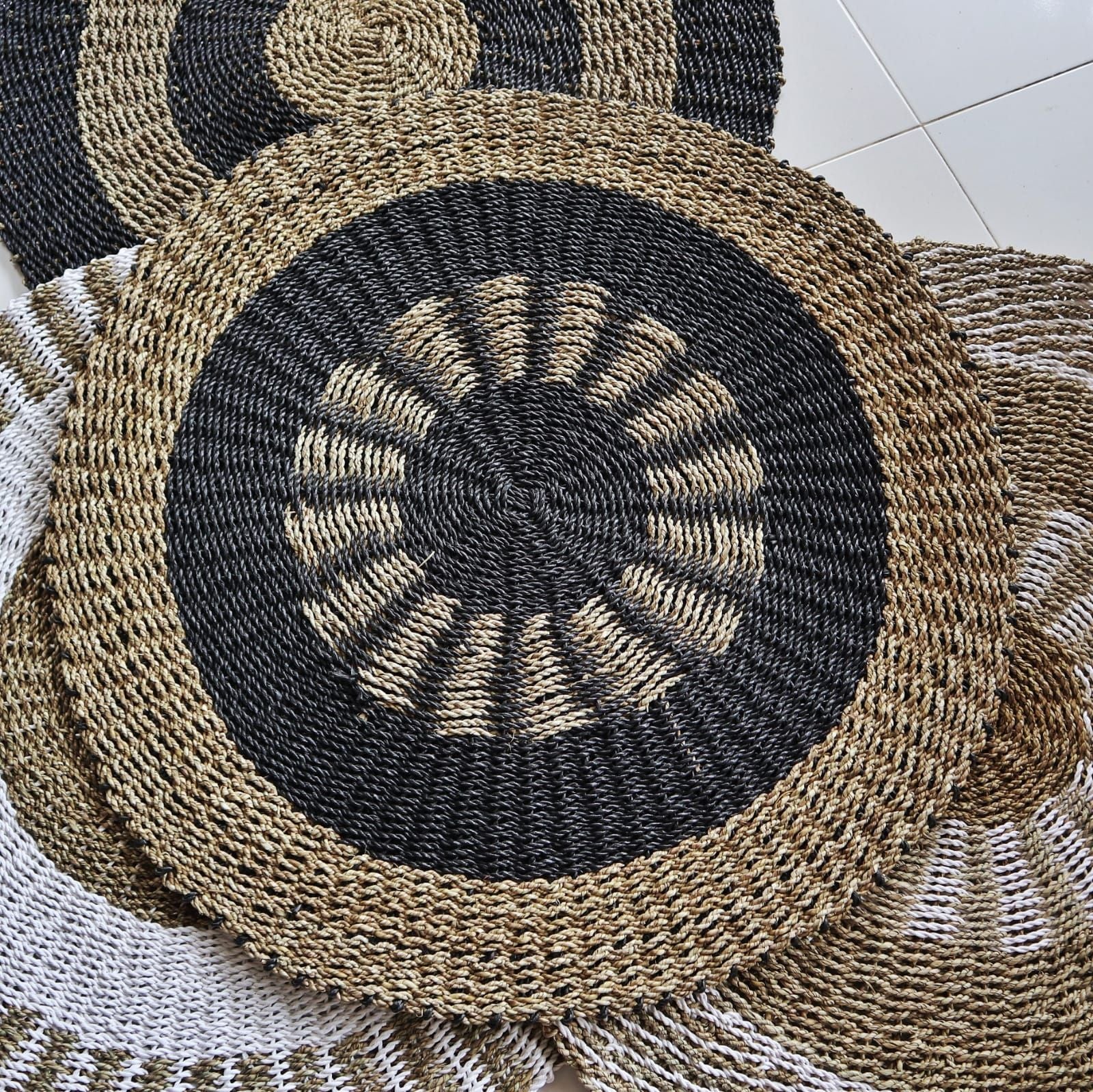 Round Seagrass Rug 100cm – Black & Tan Inner Sun Design – Handmade Natural Jute Area Rug