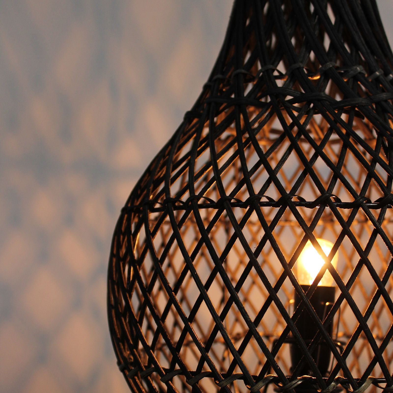 Dark Brown Rattan Table Lamp – Woven Boho Desk Light (H: 39cm, L: 24cm)